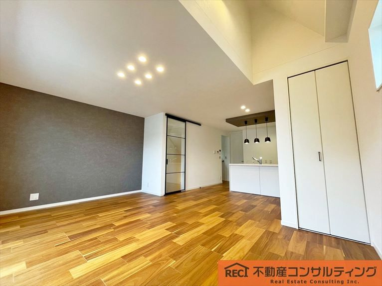 神戸市灘区薬師通4丁目　新築戸建　2号地の内装