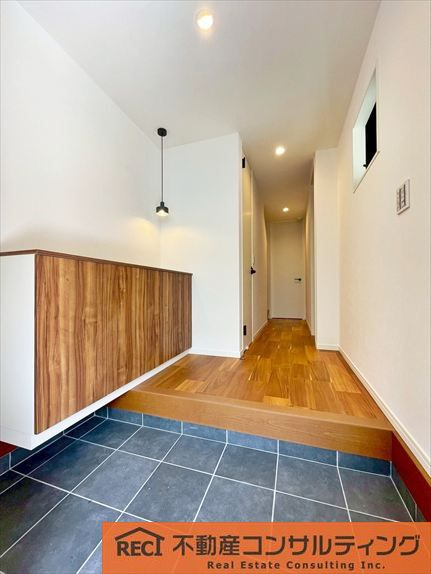 神戸市灘区薬師通4丁目　新築戸建　2号地の玄関