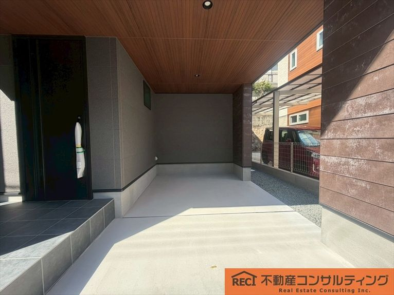 神戸市灘区薬師通4丁目　新築戸建　2号地の駐車場