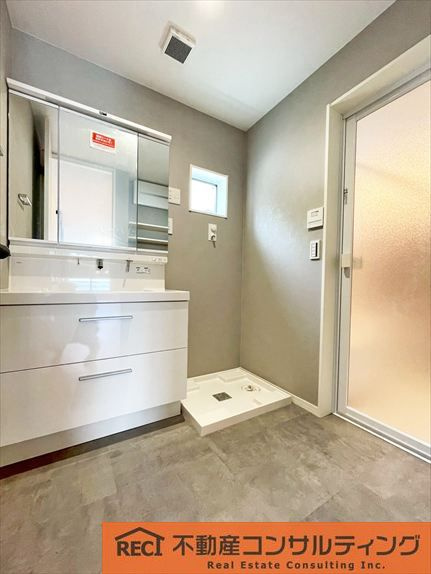 神戸市灘区薬師通4丁目　新築戸建　2号地の独立洗面台