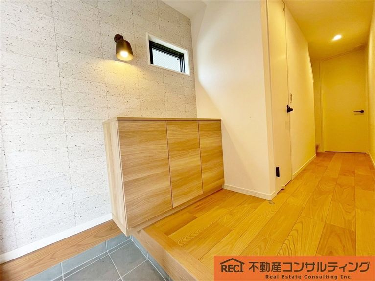 神戸市灘区薬師通4丁目　新築戸建　1号地の玄関