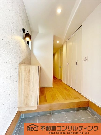 神戸市灘区薬師通4丁目　新築戸建　1号地の玄関