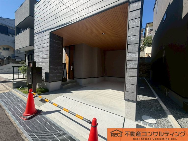 神戸市灘区薬師通4丁目　新築戸建　1号地の駐車場