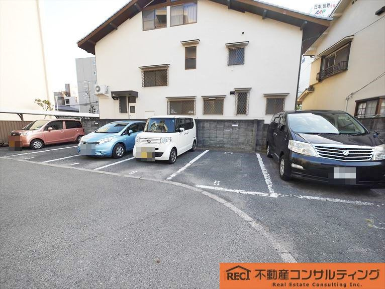 甲子園住宅の駐車場