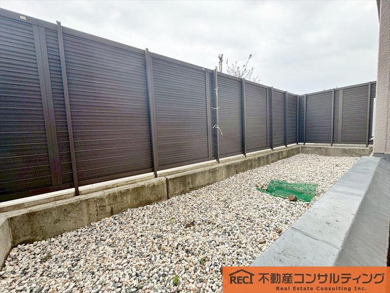 甲子園第8コーポラスB棟の庭