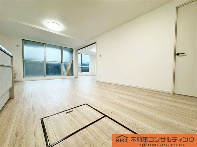 甲子園第8コーポラスB棟の居間・リビング