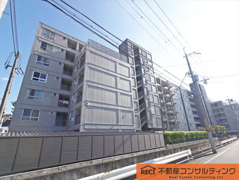 甲子園第8コーポラスB棟の外観