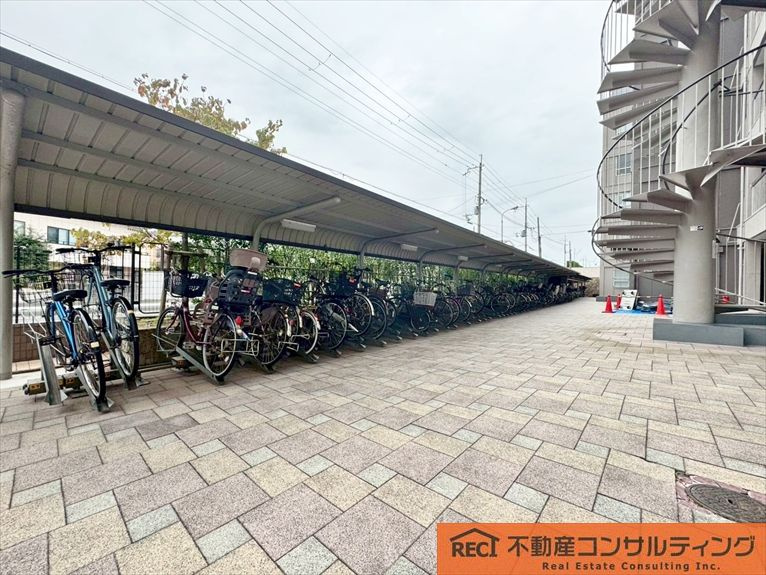 甲子園第8コーポラスB棟の駐輪場