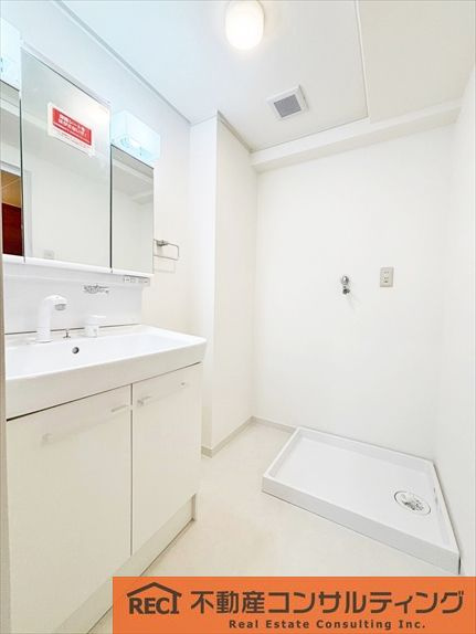 朝日プラザ深江北町の独立洗面台