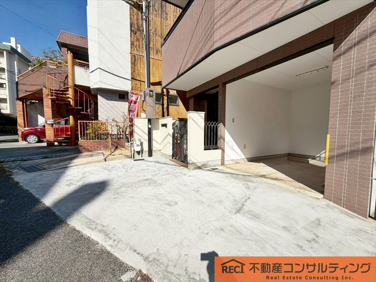 神戸市東灘区御影山手3丁目　中古戸建の駐車場