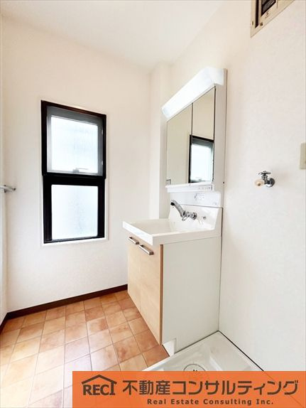 神戸市東灘区御影山手3丁目　中古戸建の独立洗面台