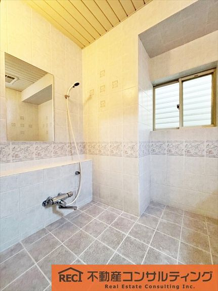 西宮市霞町　中古戸建の浴室