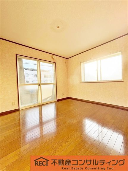 西宮市霞町　中古戸建の洋室