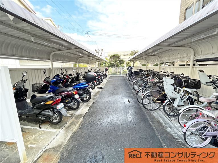 ジークレフ高羽二番館の駐輪場