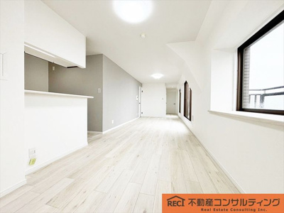 【居間・リビング】 | ユニライフ浜甲子園 | 使い勝手の良いL字キッチン