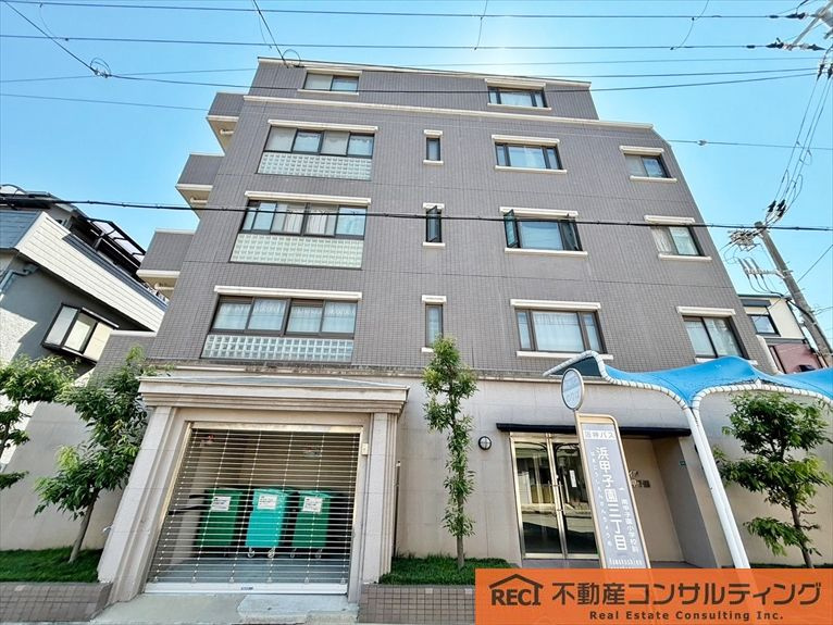 ユニライフ浜甲子園の外観