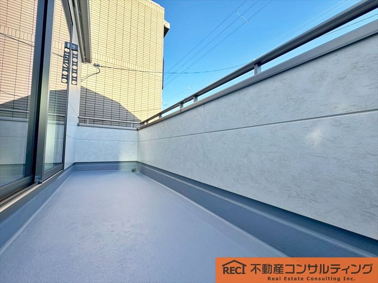 西宮市南甲子園2丁目　新築戸建　3号棟のバルコニー