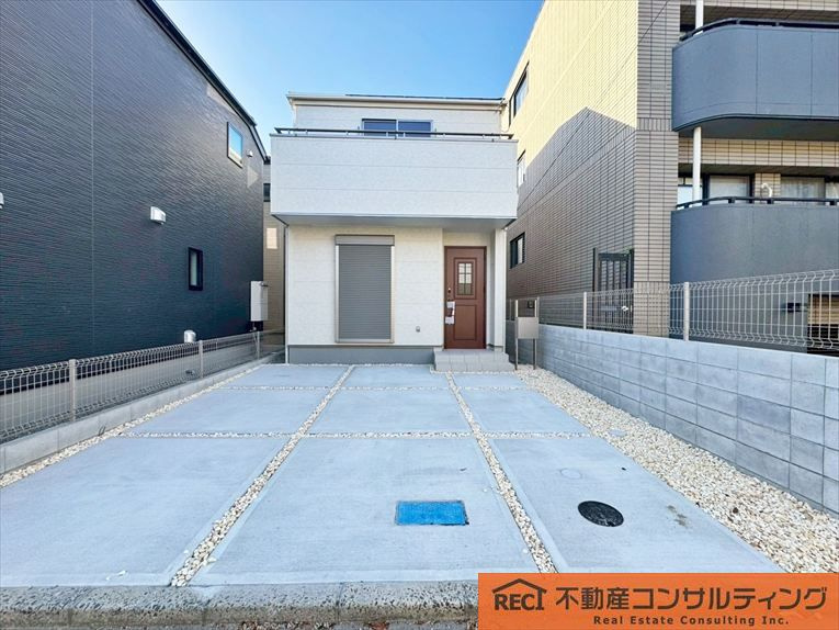 西宮市南甲子園2丁目　新築戸建　3号棟の駐車場