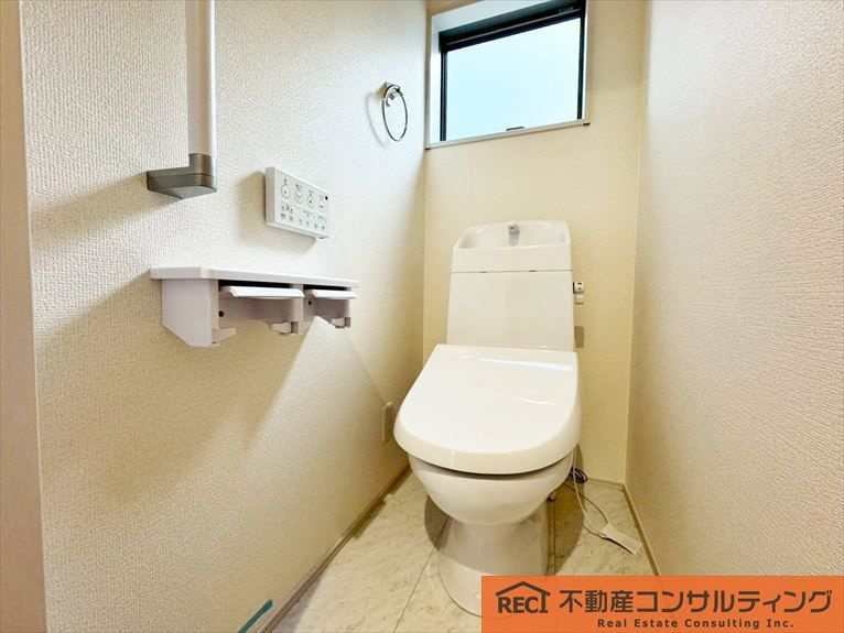 西宮市南甲子園2丁目　新築戸建　3号棟のトイレ