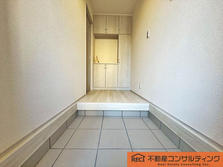 西宮市南甲子園2丁目　新築戸建　3号棟の玄関