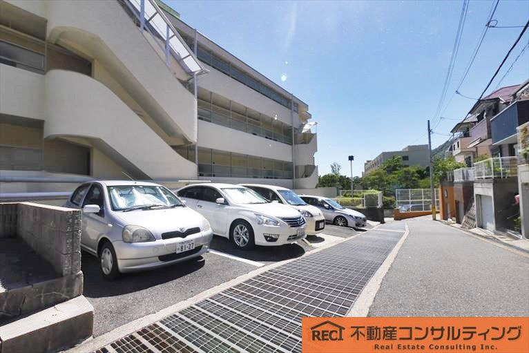 東急ドエル摩耶の駐車場