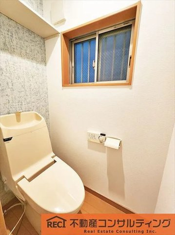 神戸市灘区上野通2丁目　中古戸建のトイレ