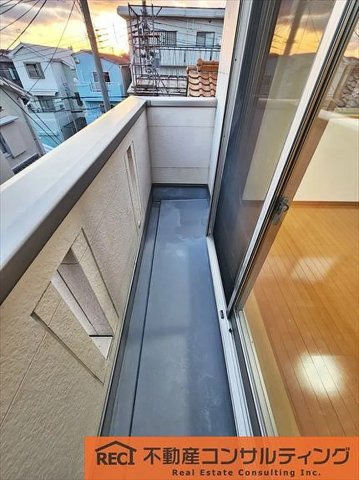 神戸市灘区上野通2丁目　中古戸建のバルコニー