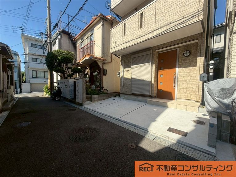 神戸市灘区上野通2丁目　中古戸建の前面道路含む現地写真