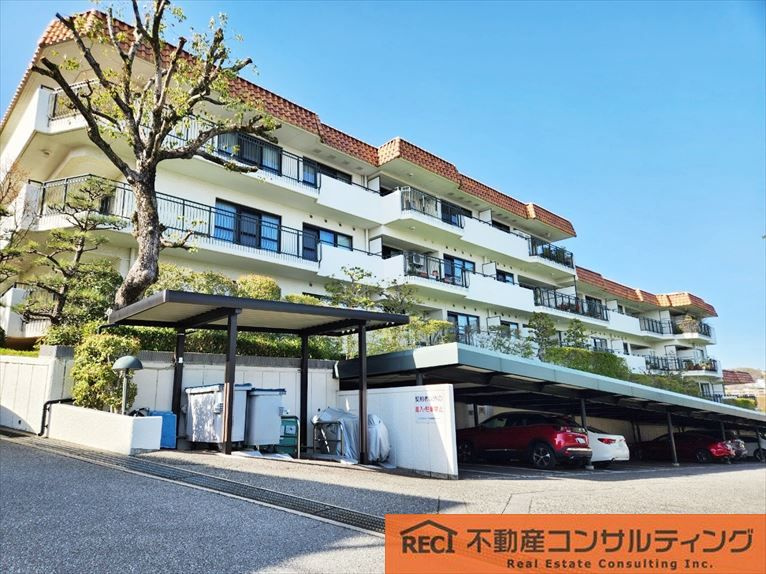 ロイヤルヴィラ苦楽園の外観