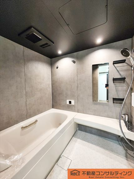 ロイヤルヴィラ苦楽園の浴室|眺望良好