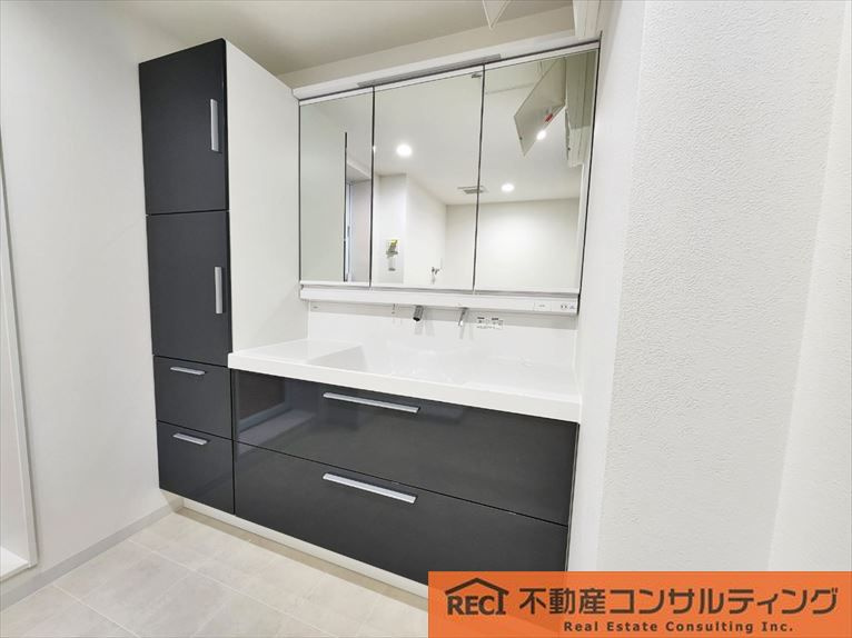 ロイヤルヴィラ苦楽園の独立洗面台