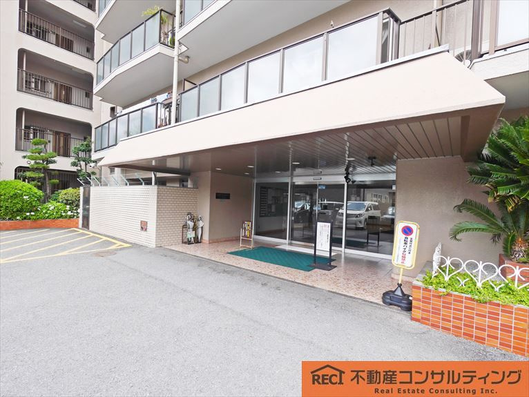 メガロコープ西宮(Ⅱ)2号棟のエントランス