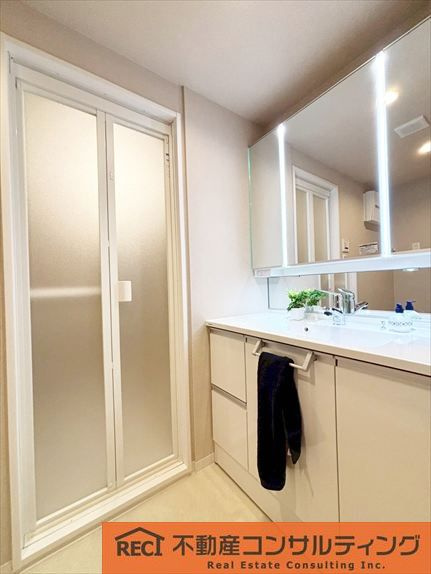 メガロコープ西宮(Ⅱ)2号棟の独立洗面台|アフターサービス保証付き