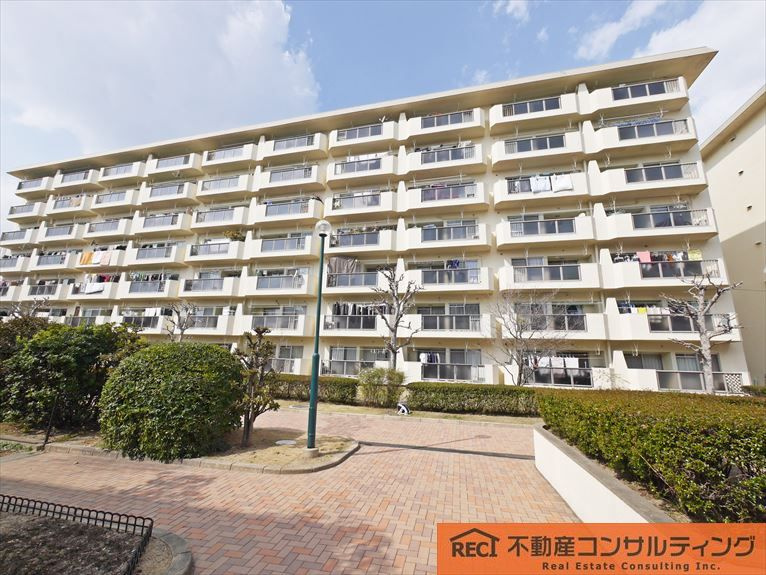 夙川ビューハイツC棟の外観