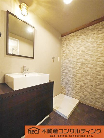 イスズハイツベル夙川公園の独立洗面台