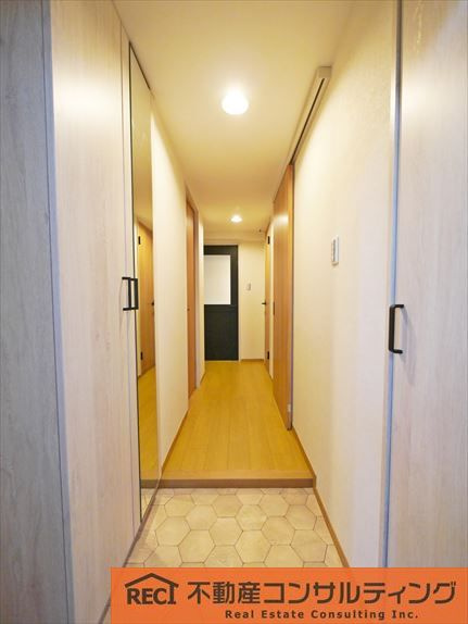 イスズハイツベル夙川公園の玄関