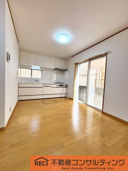 西宮市青木町　中古戸建の居間・リビング|平成15年築のリノベーション物件