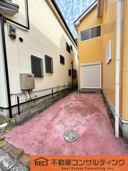 西宮市青木町　中古戸建の駐車場