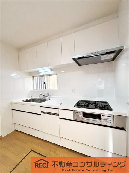 西宮市青木町　中古戸建のキッチン|車1台駐車可能