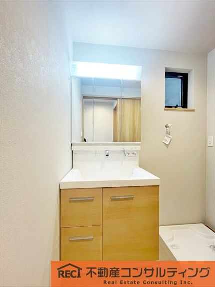 西宮市小曽根町３丁目　中古戸建の独立洗面台