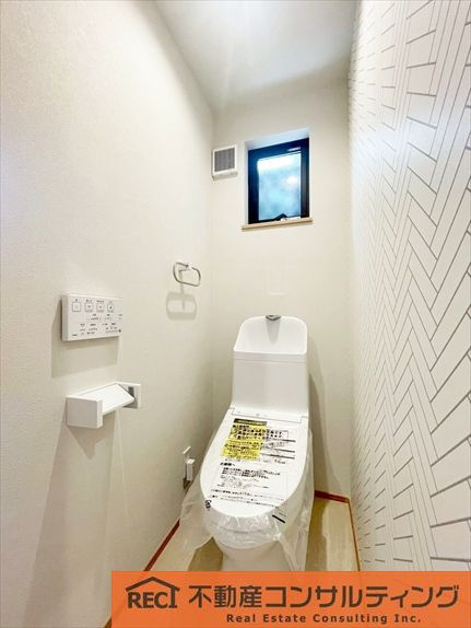 西宮市小曽根町３丁目　中古戸建のトイレ