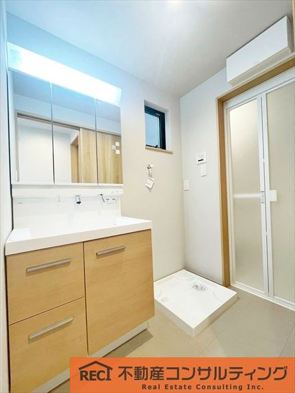 西宮市小曽根町３丁目　中古戸建の独立洗面台