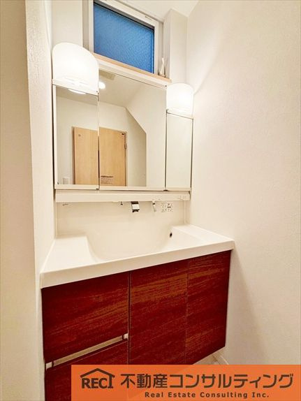 神戸市東灘区深江南町1丁目　中古戸建の独立洗面台