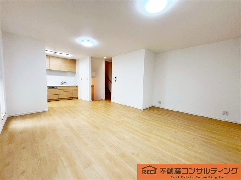 神戸市東灘区深江南町1丁目　中古戸建の内装|全室6帖以上