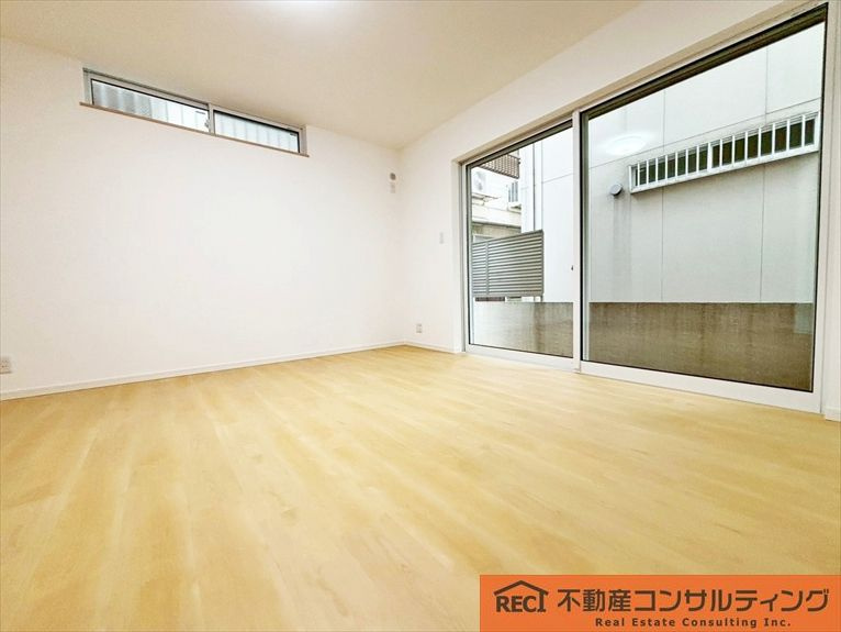 神戸市東灘区深江南町1丁目　中古戸建の居間・リビング|周辺には生活施設が充実