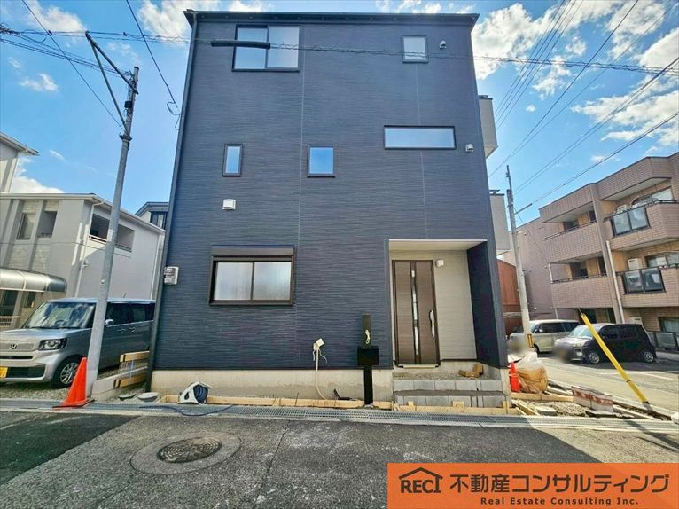 神戸市灘区神ノ木通3丁目　新築戸建　1号棟のエントランス