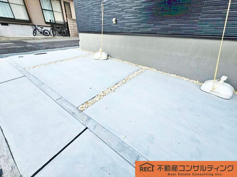 神戸市灘区神ノ木通3丁目　新築戸建　1号棟の駐車場