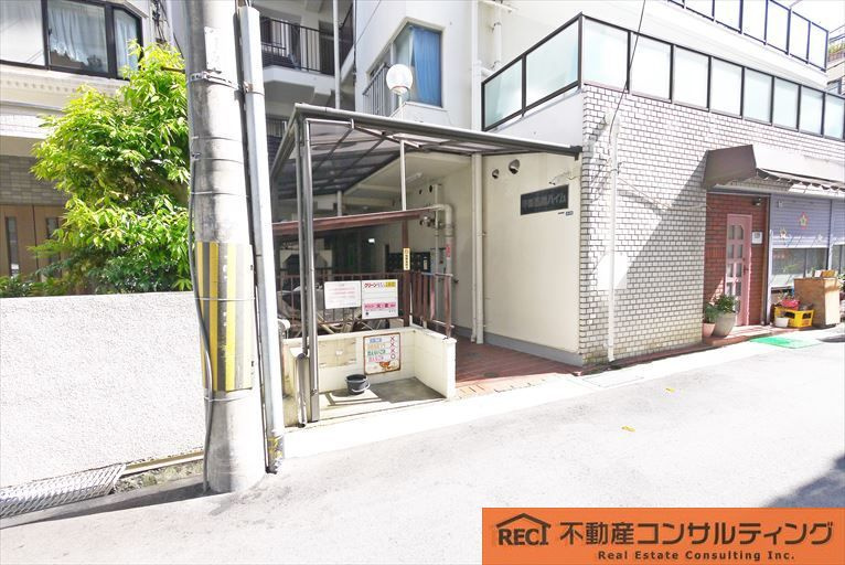 甲南西灘ハイムのエントランス