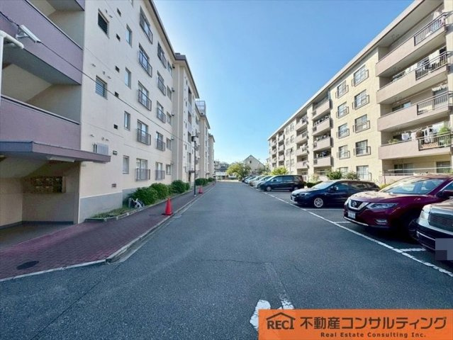 甲子園ビューハイツS棟の駐車場