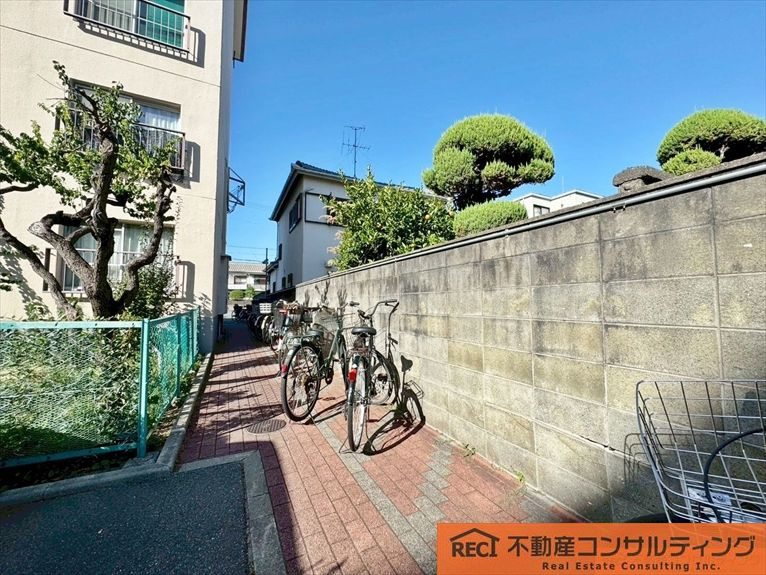 甲子園ビューハイツS棟の駐車場